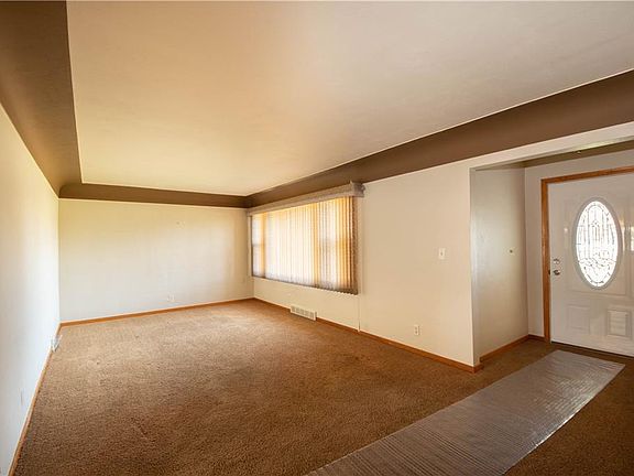 3rd image of 3510 Oxford Dr