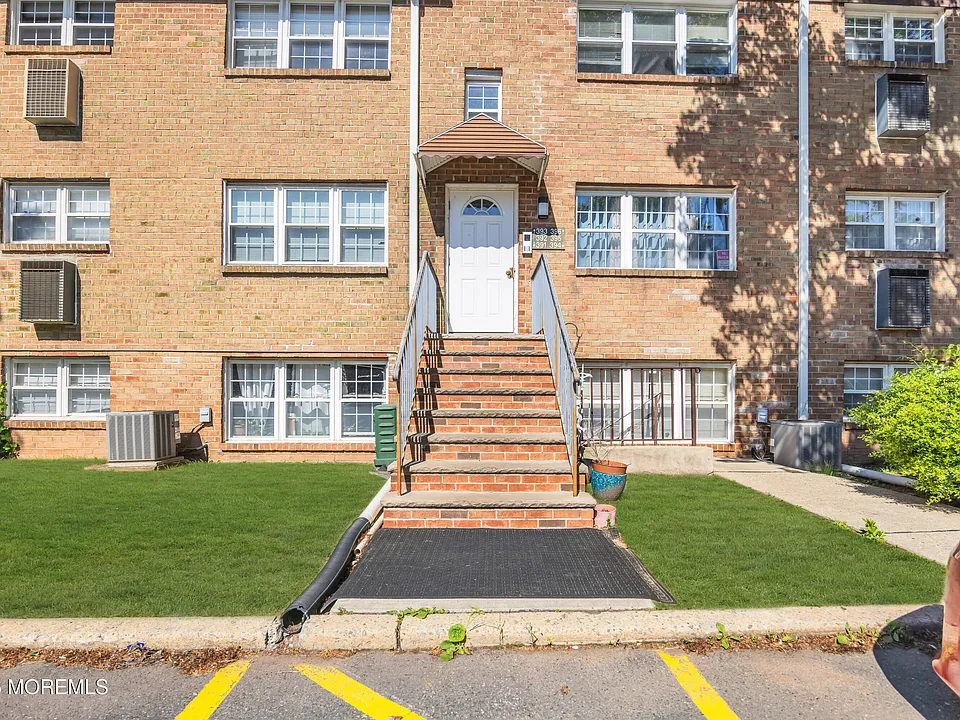 393 College Dr #393
