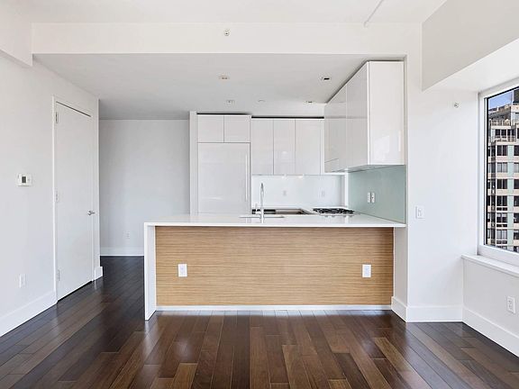3rd image of 555 W 59th St APT 18F