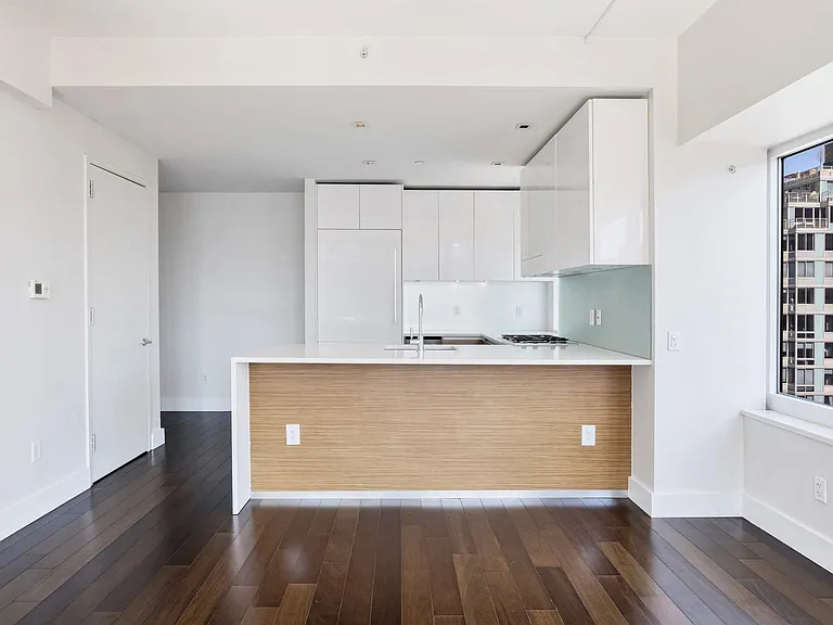 555 W 59th St #18F — Photo 3
