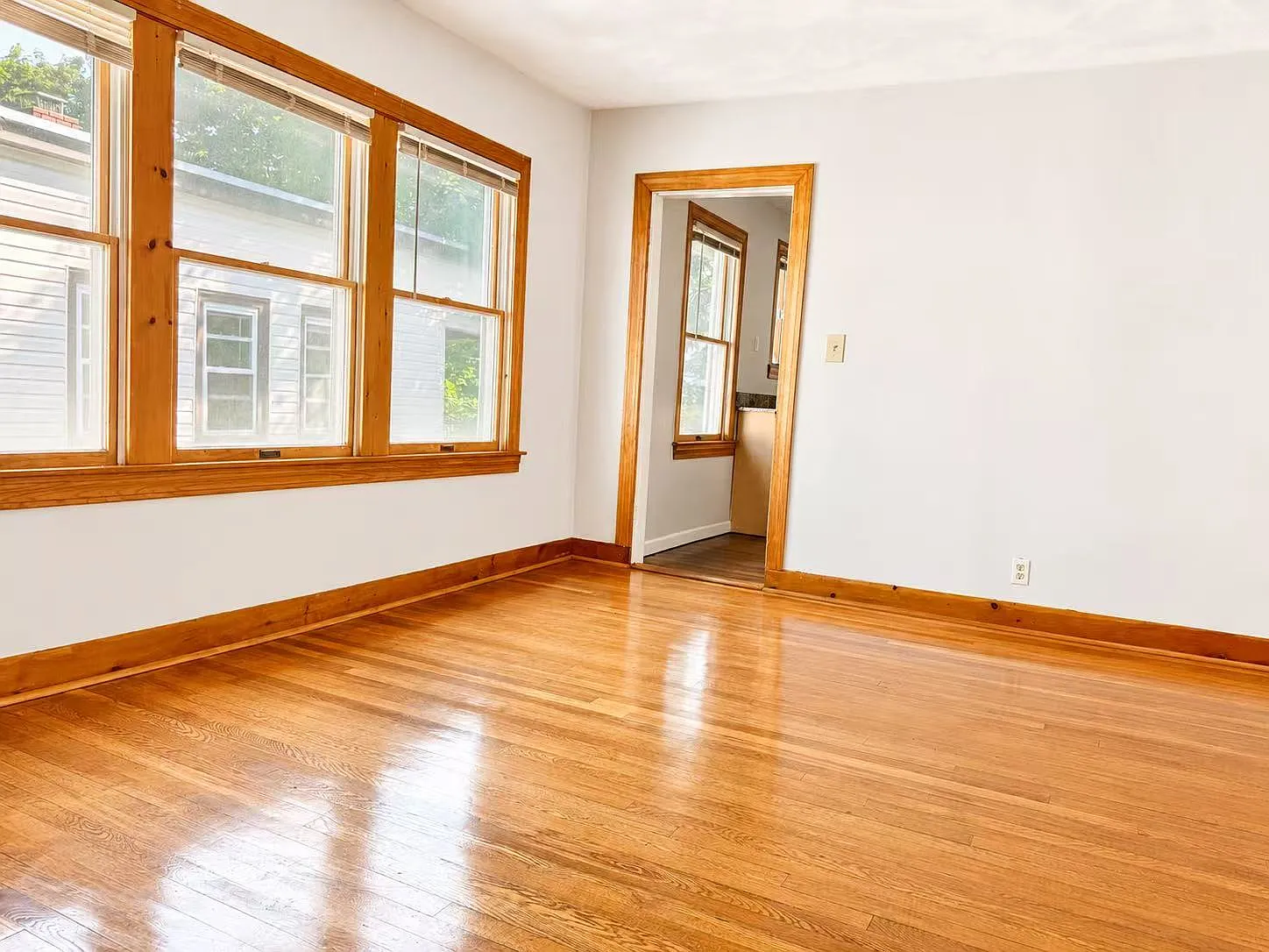3 bed, 1200 sqft, $3,200 — Photo 4