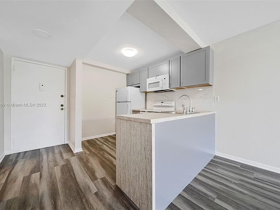 3rd image of 16465 NE 22nd Ave APT 415