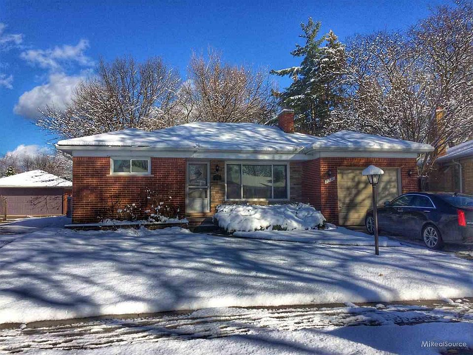 1st image of 21530 Pallister St