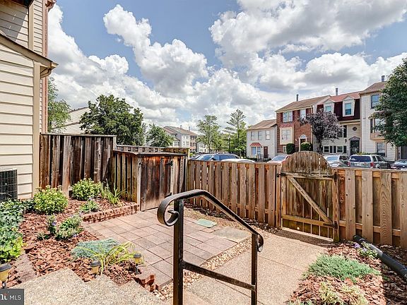 3rd image of 10444 Rapidan Ln