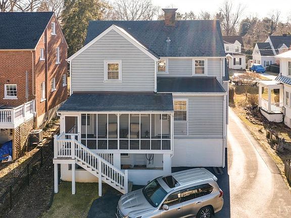 4th image of 3418 Summerville St