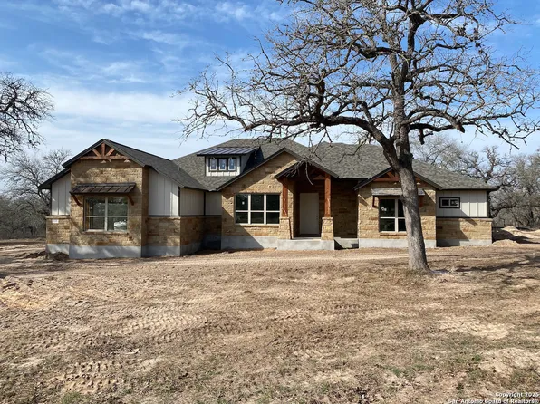 133 Hondo Drive, La Vernia, TX 78121