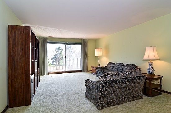 2nd image of 5935 N Lincoln Ave #201