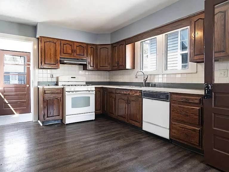 856 River Ave — Photo 10