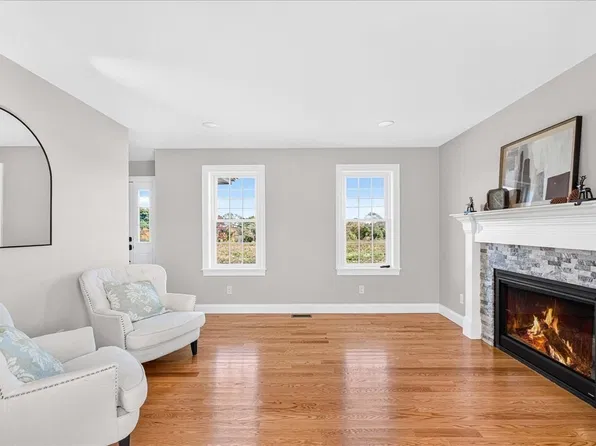 49 Thompson St, Middleboro, MA 02346
