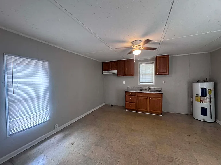 613 E Johnston St — Photo 10