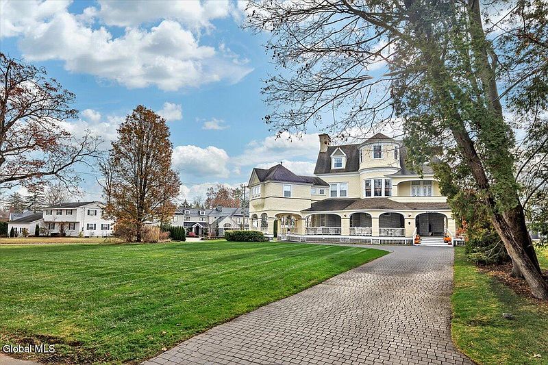 3rd image of 2 Clement Avenue