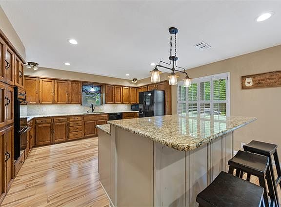 5th image of 3507 Holly Dr