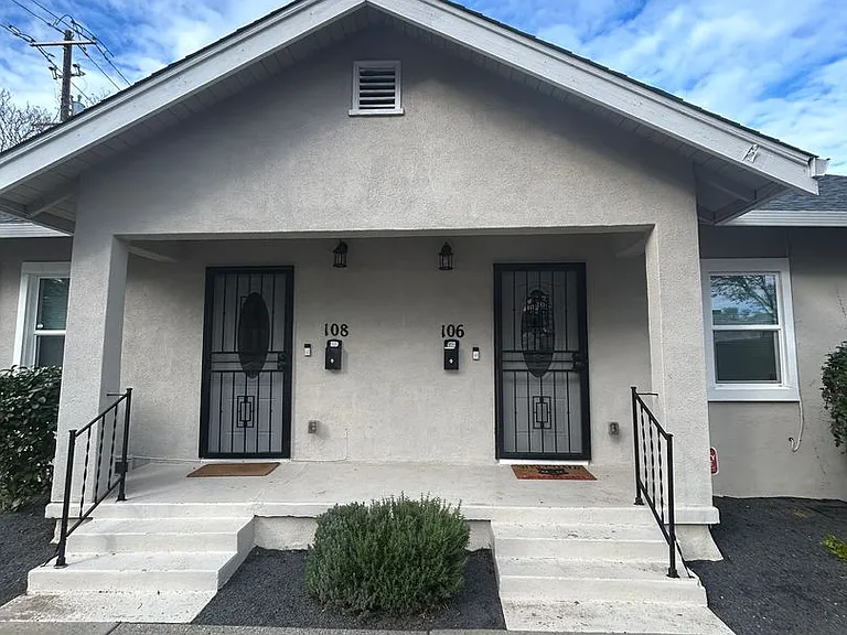 106-108 Walnut Ave — Photo 1
