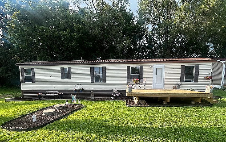 1st image of 176 Lake Warren Dr