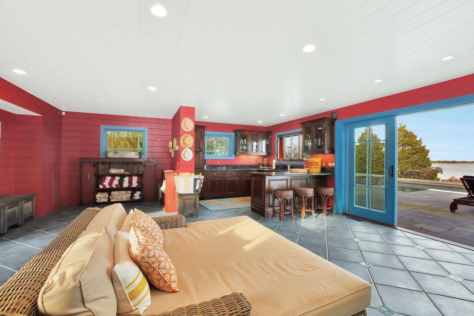 10 Lari Lane, Shelter Island - Bumblebee Manor - Pool House Main Floor
