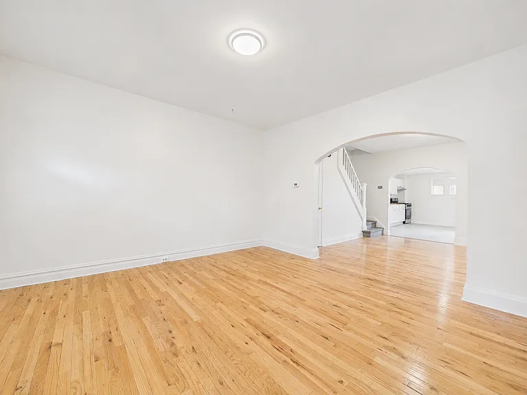 348 S 2nd St — Photo 7