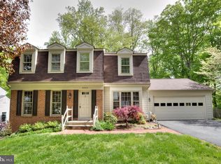9002 Windflower Ln, Annandale, VA 22003