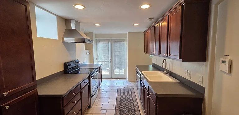322 E 6th Ave — Photo 3