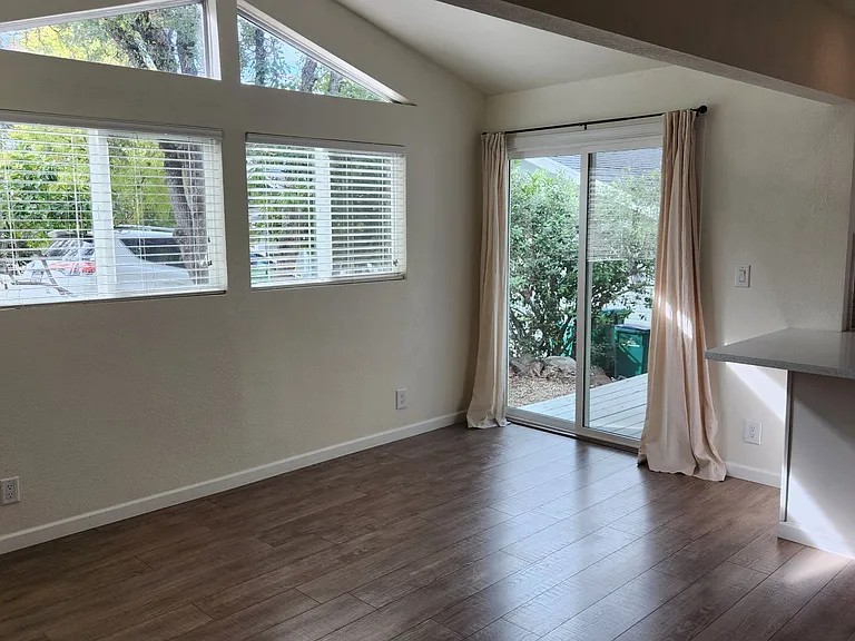 14346 Knobcone Dr — Photo 3