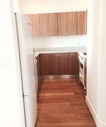 3rd image of 3189 21st St