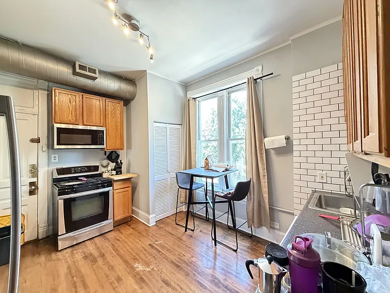 1058 N Rockwell St #2 — Photo 6