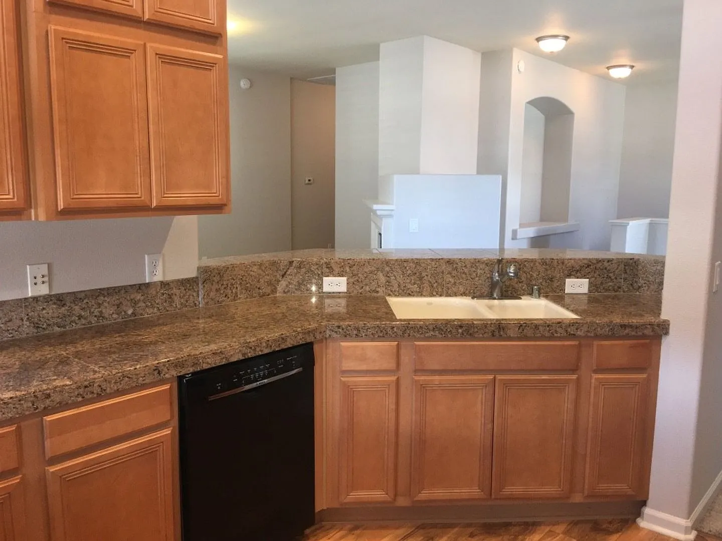 Luxury Fleur de Lis Townhouse - South Meadows Gated Community — Photo 2