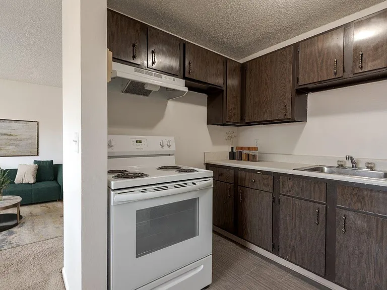 Creek Hill Apartment Homes — Photo 5