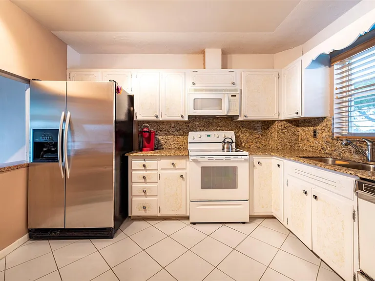 3333 NE 36th St #6 — Photo 25