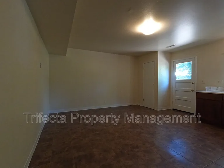1125 Peterson St — Photo 5