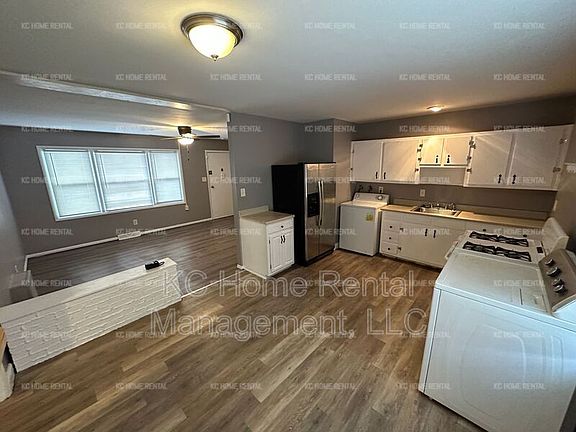 3rd image of 8601 E 110th St