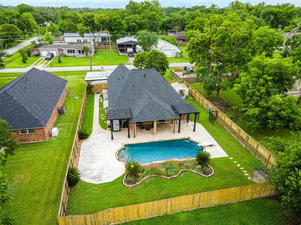 4004 Peck St, Santa Fe, TX 77517