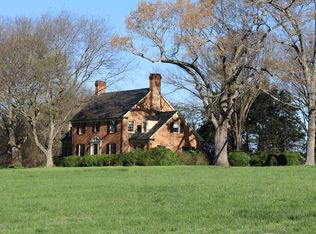 555 River Rd, Farmville, VA 23901