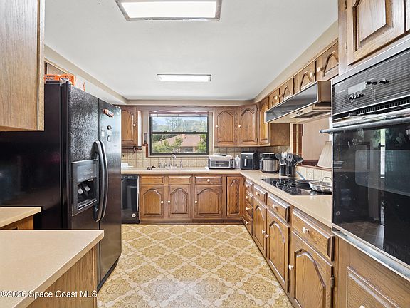 4th image of 1190 Shady Ln