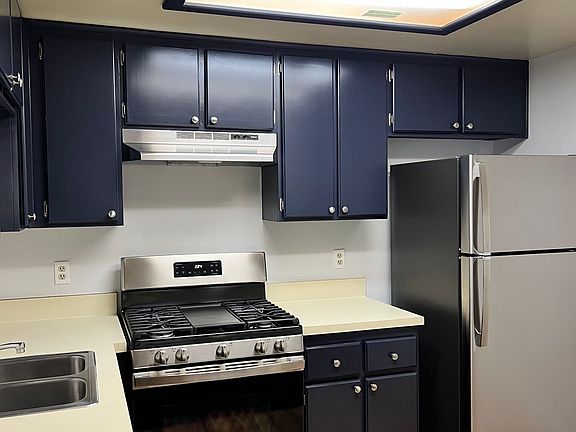 5th image of 1090 Newport Ave APT 203