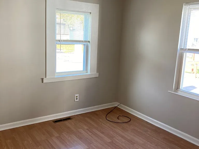 300 N Highland Ave — Photo 3