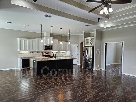 4th image of 10325 Beverly Hills Dr
