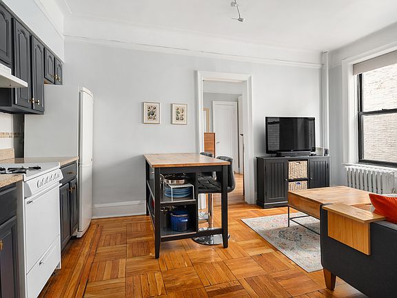 3rd image of 400 Lincoln Pl APT 3F