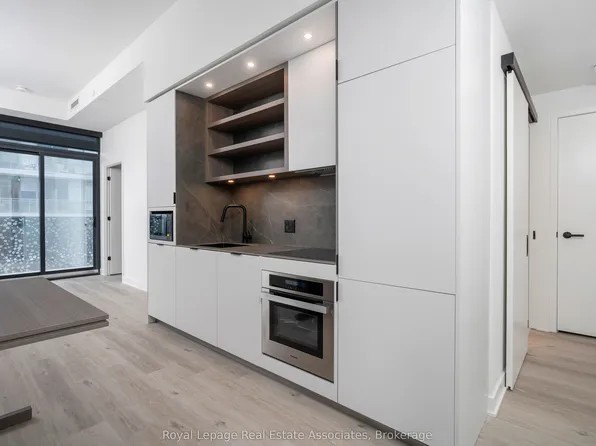55 Charles St E #3908, Toronto, ON M4Y 0J1