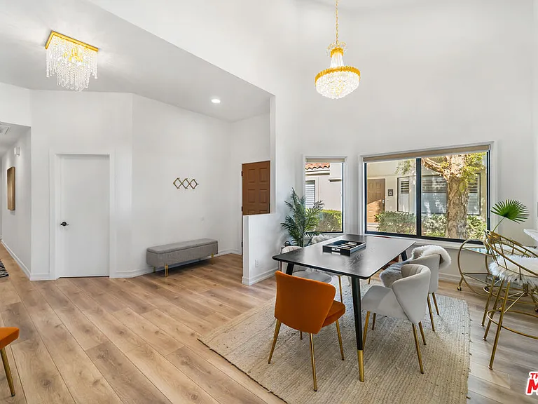 55090 Riviera — Photo 24