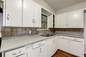 3rd image of 7729 Hillard Dr