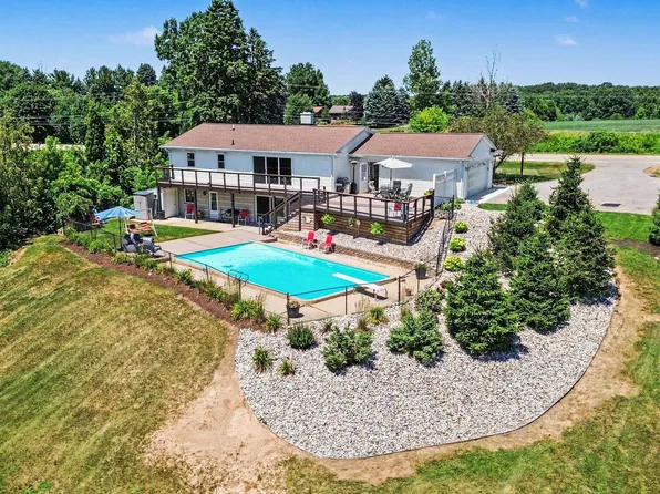2770 Leonard St, Marne, MI 49435