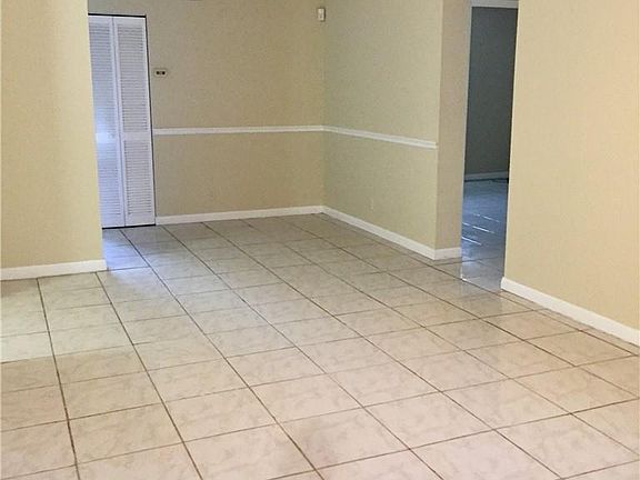 5th image of 302 Gardens Dr