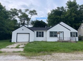102 E Willow Dr, Round Lake Park, IL