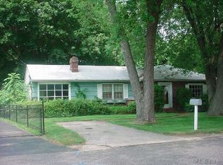 91 W 21st St, Huntington Station, NY 11746