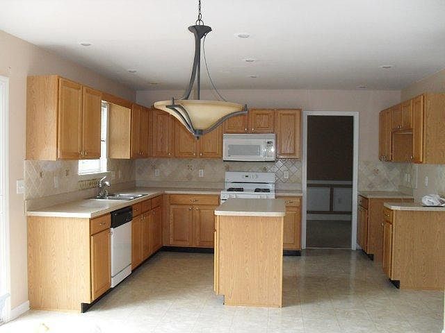 2nd image of 109 Berwyck Ct