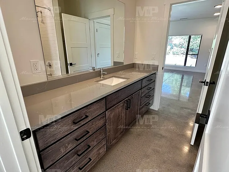 301 Parker St #B — Photo 7