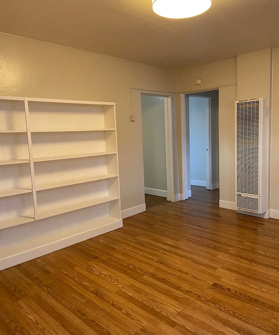 2 bed, 900 sqft, $3,400 — Photo 3