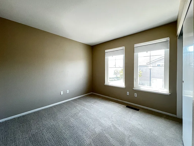 124 Northampton Ln — Photo 13