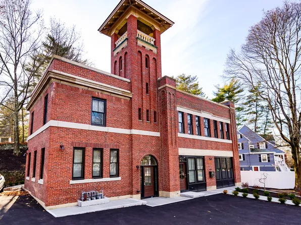 2044 Beacon St #1, Waban, MA 02468