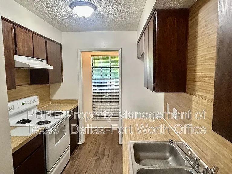 1126 Highbush Dr — Photo 9